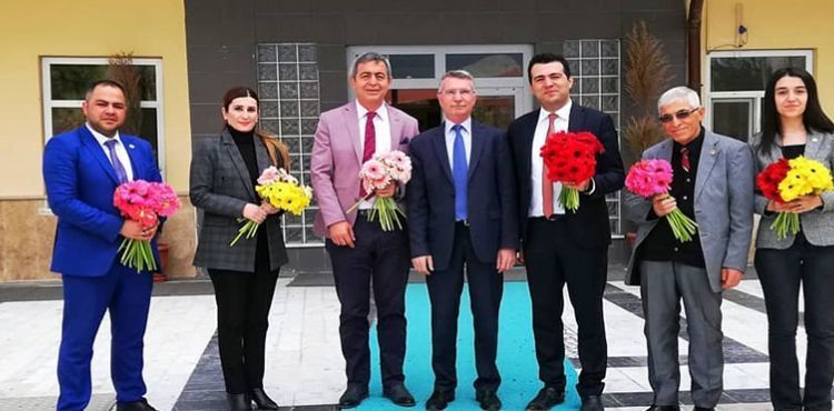 Merkez Sağ Özvarinli’nin Etrafında Toplandı
