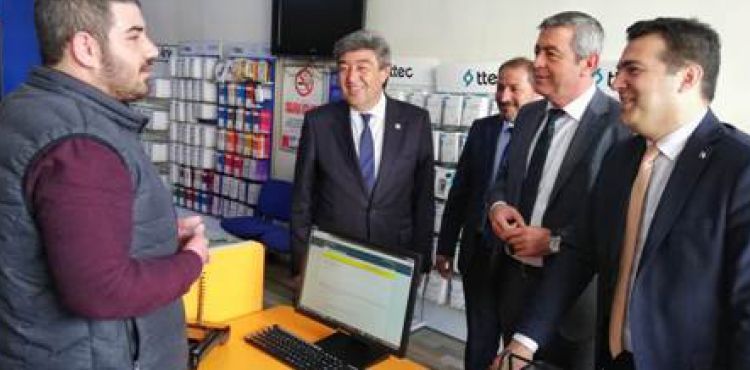 ÖZVARİNLİ’YE KOCASİNAN’DA SEVGİ SELİ:
