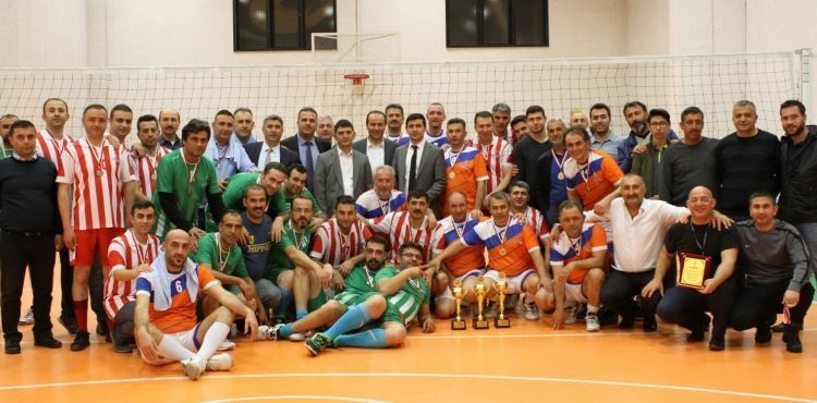 Erkekler Voleybol Turnuvası Sona Erdi