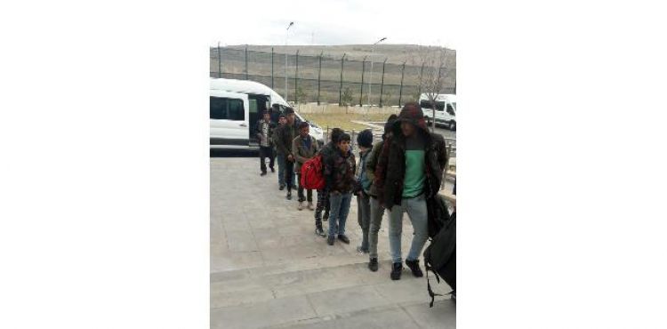 Kayseri'de 13 kaçak göçmen yakalandı