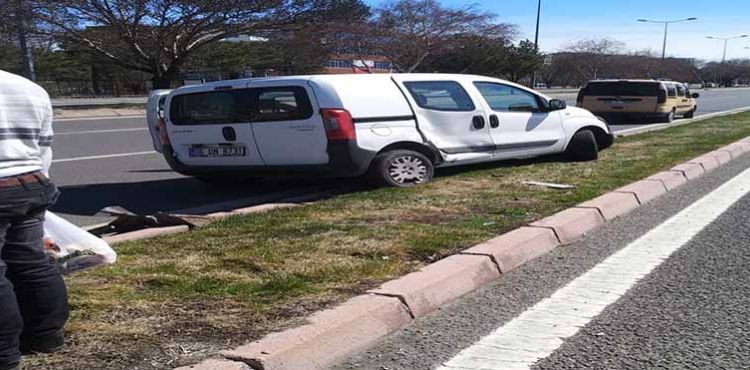 Kayseri'de Trafik Kazası: 2 yaralı