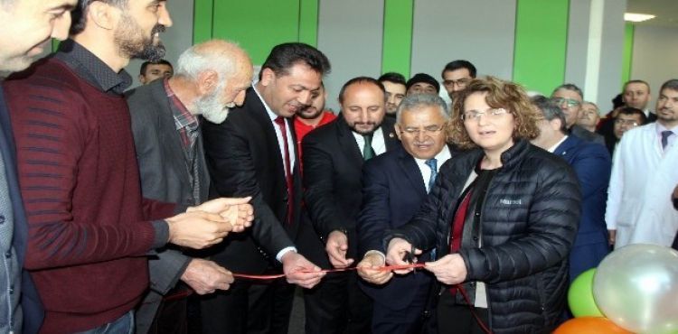 Kayseri Şehir Hastanesi'nde kütüphane açıldı