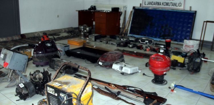 Çalınan eşyalarına kavuşan vatandaşın sevinci: