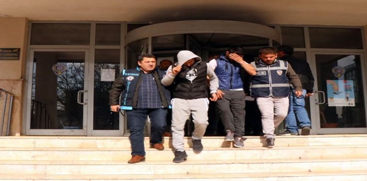 Oto fareleri polisten kaçamadı