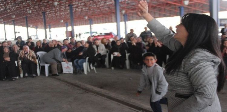Muhtar, seçim zaferini seçmenlerle kutladı