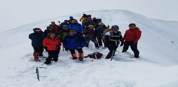 İzmir Dağcılık Kulübü üyeleri Erciyes'e zirve yaptı
