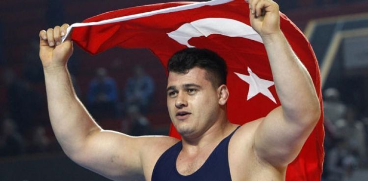 Rıza Kayaalp finalde!