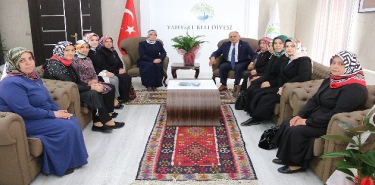 AK Parti Kadın Kolları'ndan Başkan Öztürk'e Ziyaret