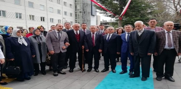 Erciyes Üniversitesinde Nazende-Nuri Özkaya Gündüz Onkoloji Merkezi açıldı