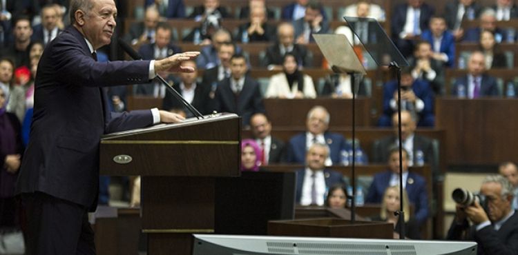 AK Parti'de on il başkanı topun ağzında