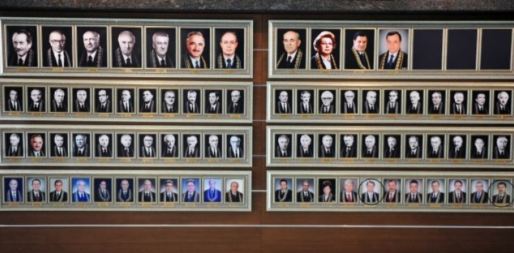 FETÖ'cü AYM üyelerinin fotoğrafının aile albümünde yer alması dikkat çekti