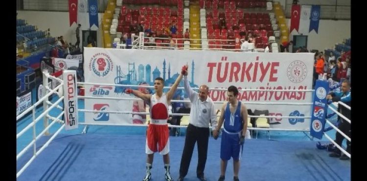 Kayserili Boksör Ömer Açık'tan Türkiye Üçüncülüğü