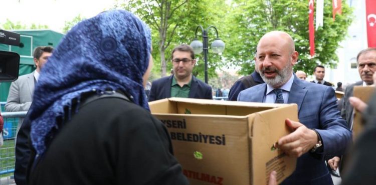 KOCASİNAN’IN ORGANİK DOMATES FİDESİNE VATANDAŞLARDAN BÜYÜK İLGİ