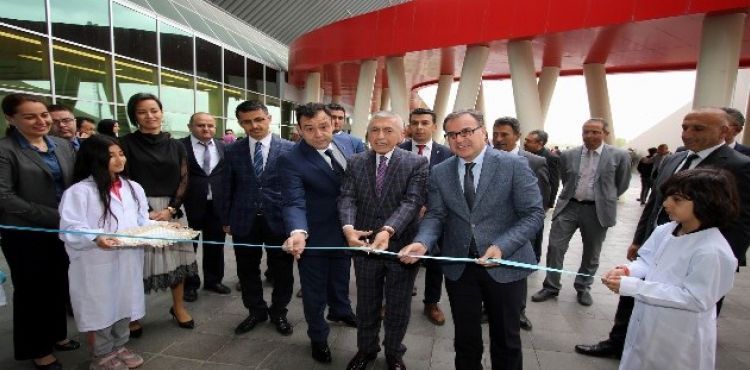 Geleceğin bilim insanlarından teknoloji fuarı