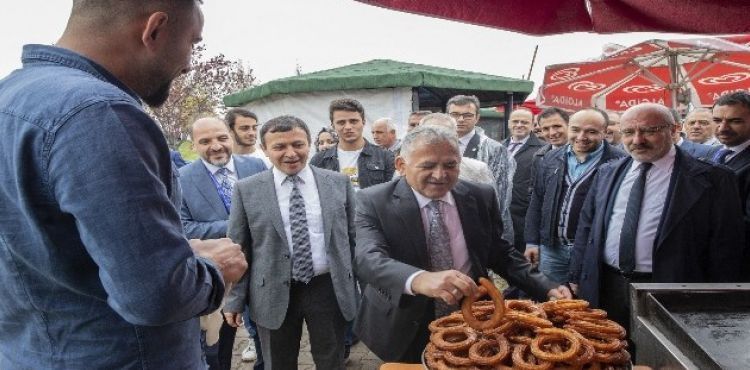 Bakan Bykkl, Erciyes niversitesi Bahar enlii'nin alna katld