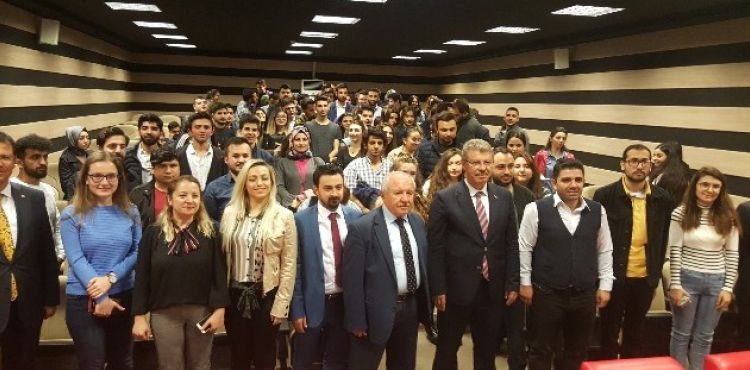 Başkan Akay NNY Üniversitesi Kariyer Günlerinin konuğu oldu