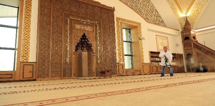 Talas'ta camilerde ramazan temizliği