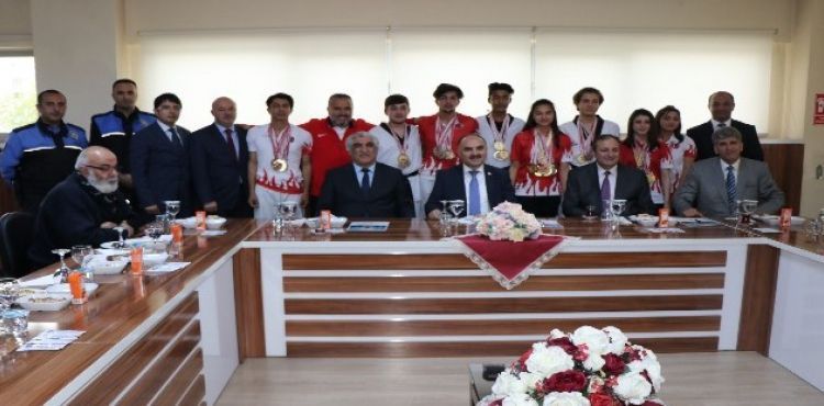 Kayseri Valisi Şehmus Günaydın: “Çocuklarımızı sokaktaki tehlikelerden korumak zorundayız”
