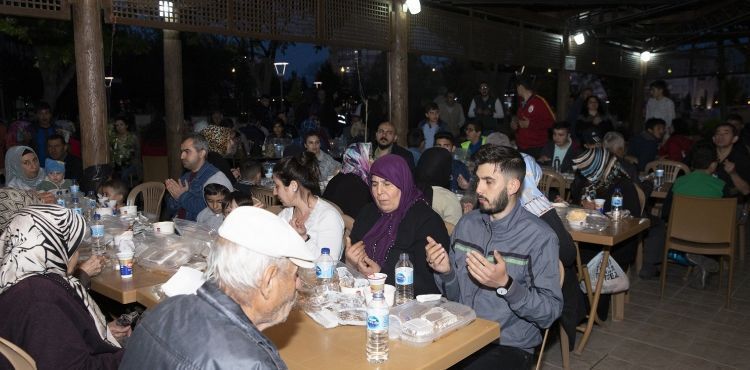 BÜYÜKŞEHİR İFTARINA BÜYÜK İLGİ