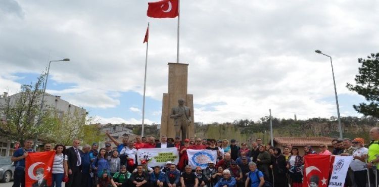 Anneler Günü İçin 24 Kilometre Yürüdüler