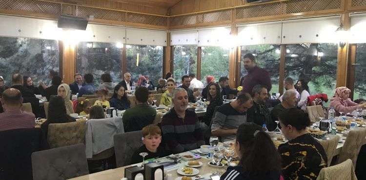 Kayseride yaayan Karadenizliler geleneksel iftar sofrasnda bir araya geldiler 