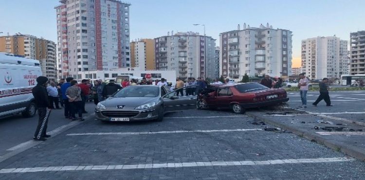 Yakut Mahallesi'nde trafik kazası: 3 yaralı