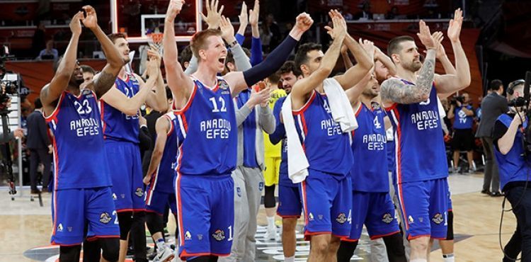 Final Four'daki Türk derbisinde kazanan Anadolu Efes