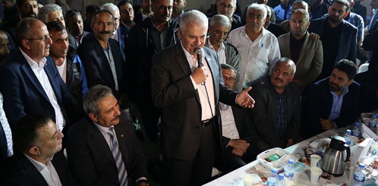 Binali Yıldırım: 'Yolları böleriz Türkiye'yi böldürmeyiz'