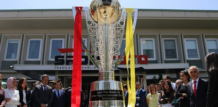Galatasaray'ın Şampiyonluk Kupası Ankara'dan yola çıktı