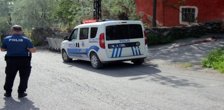 17 yaşındaki genç göğsünden ve sırtından bıçaklanarak öldürüldü