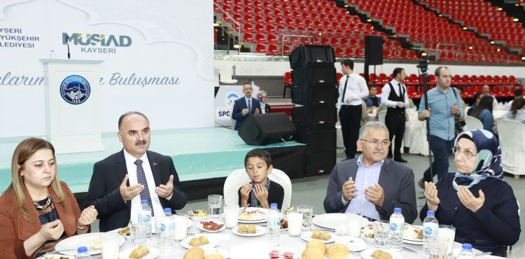 “TÜRK MİLLETİ YETİMİN ELİNİ BIRAKMAZ”