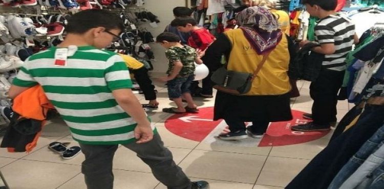 İYİLİKDER yetim çocukları giydirdi
