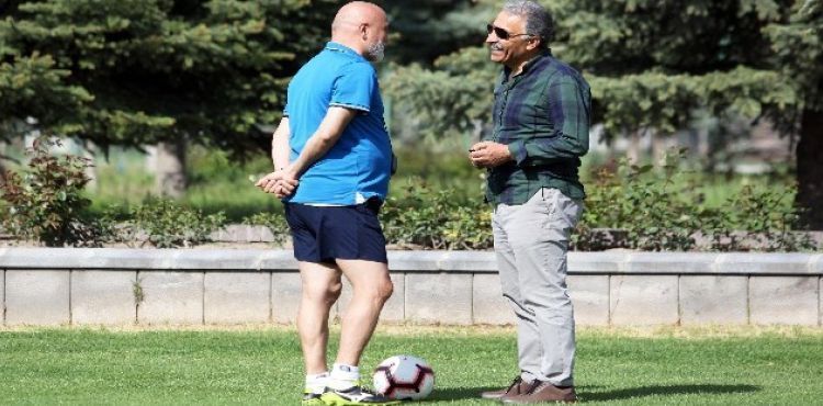 Kayserispor Karaman ile anlaştı