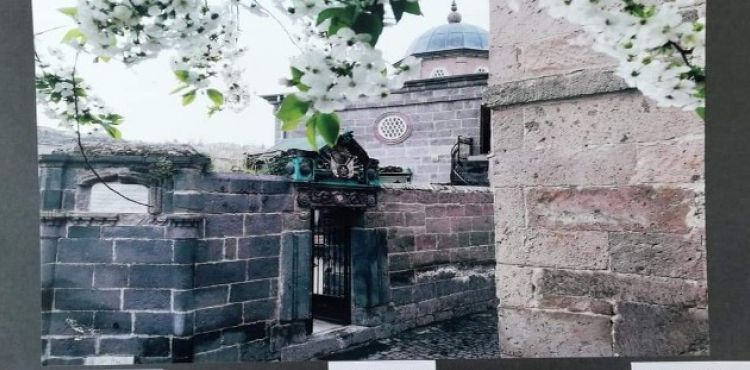 Öğrenciler cep telefonu ile Talas'ta tarihi fotoğrafladılar