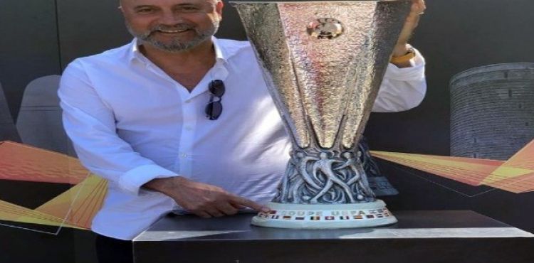 Hikmet Karaman, UEFA Kupası ile poz verdi