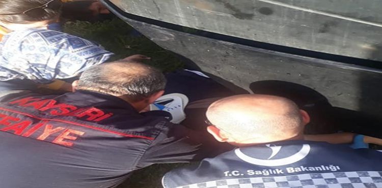 Tramvayın altında kalan yaşlı kadın yaralı olarak kurtarıldı