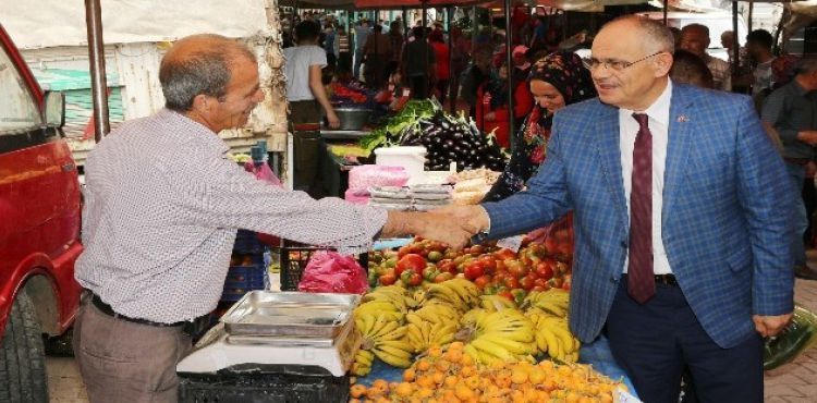 Başkan Esat Öztürk Pazar Esnafını Ziyaret Etti