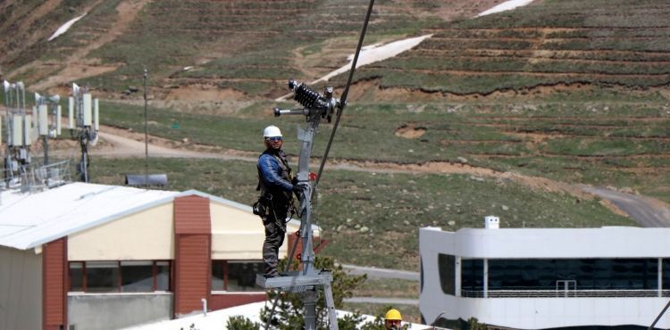  Erciyeste teleferiklerin rmcek adamlar