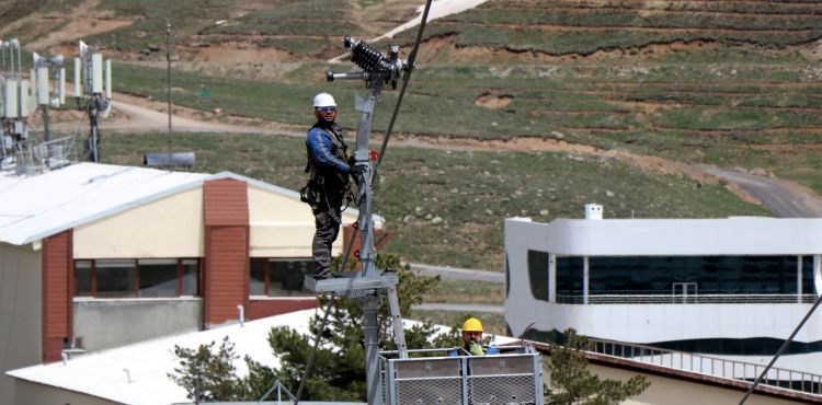 Erciyes’te teleferiklerin örümcek adamları