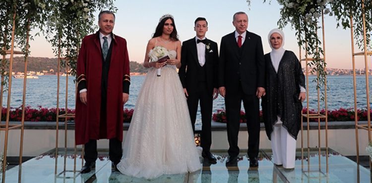 Cumhurbakan Erdoan, futbolcu Mesut zil'in nikah ahidi oldu