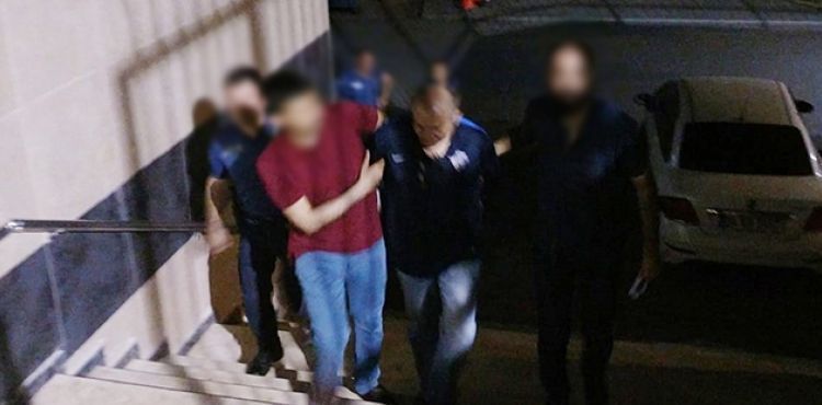 Karısına kurşun yağdırdı, silahla hastaneye girmeye çalışırken yakalandı