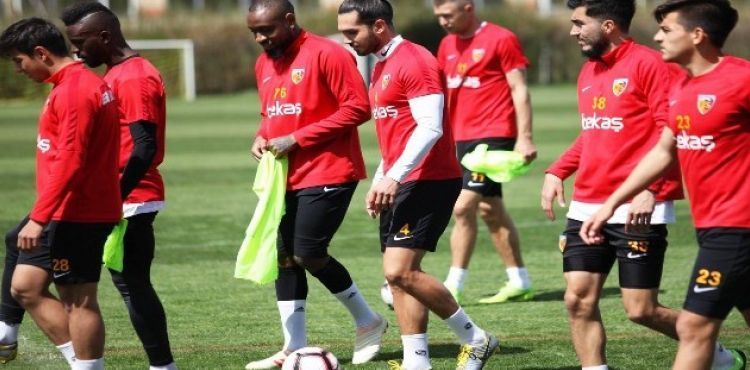 Kayserispor'da 9 ülkeden futbolcu oynadı