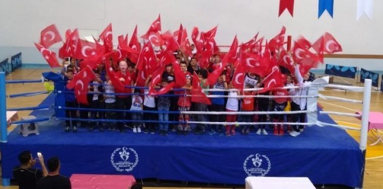 Nazlı Hilalim Benim Bayrağım Çocuklar Muaythai Şampiyonası Yapıldı