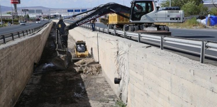 Bakan Dr. Mustafa Palancolu, Takn Su Kanallar Yal Gnlerde Melikgazi ehrinin Adeta Sigortas Olmaktadr