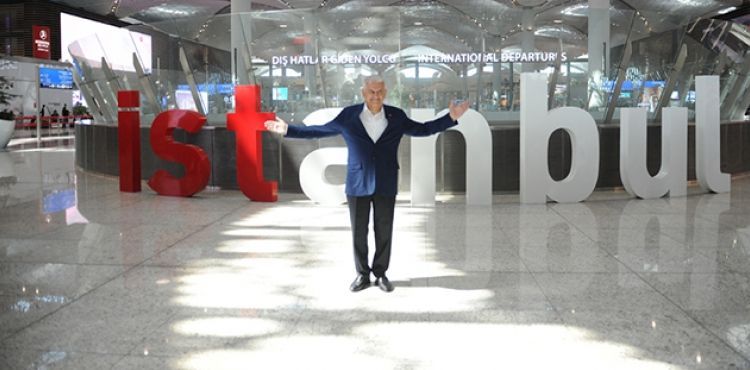 Binali Yıldırım İstanbul Havalimanı'nı gezdi