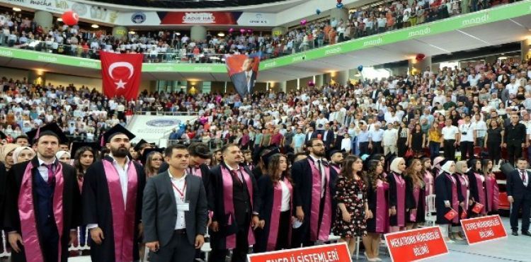 Diploma beklerken yüzük geldi
