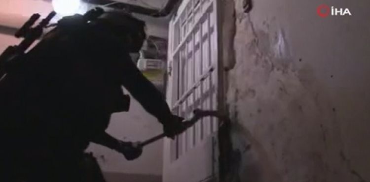 Gri listede aranan teröristin sığınakta yakalandığı anların görüntüsü ortaya çıktı
