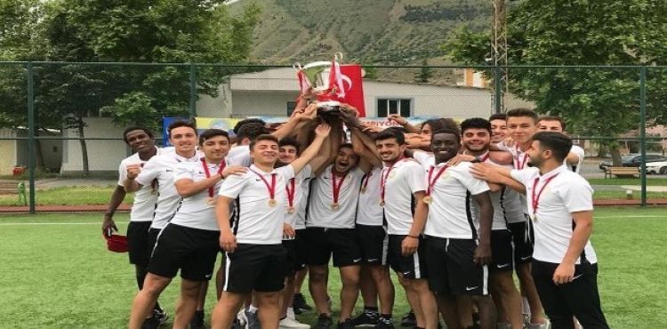 Talasgücü Belediyespor kupasına kavuştu