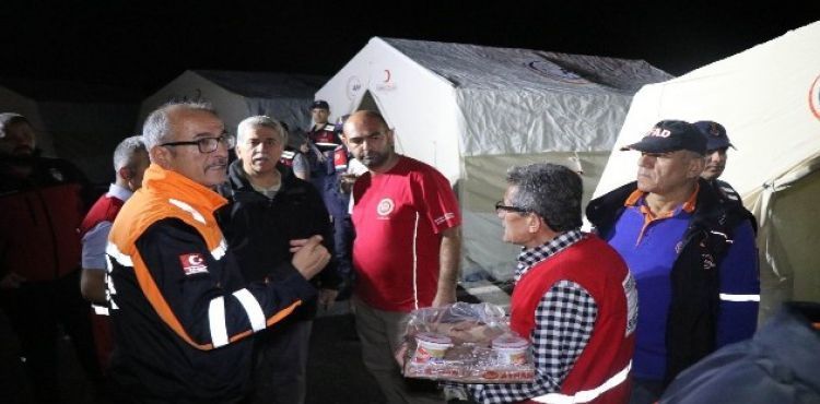 Kayseri'de çadırları sular altında kalan vatandaşların imdadına AFAD ve Kızılay yetişti
