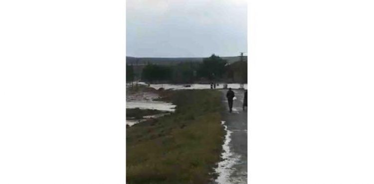 Yuvalı köyündeki felaketi vatandaşlar görüntüledi